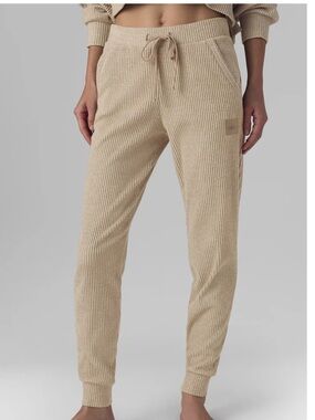 ALO Yoga women’s ribbed joggers